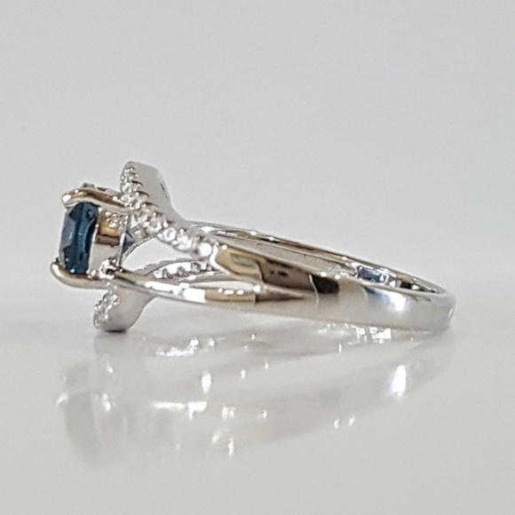 Sterling Silver London Blue Topaz Ring - Picture 5 of 8